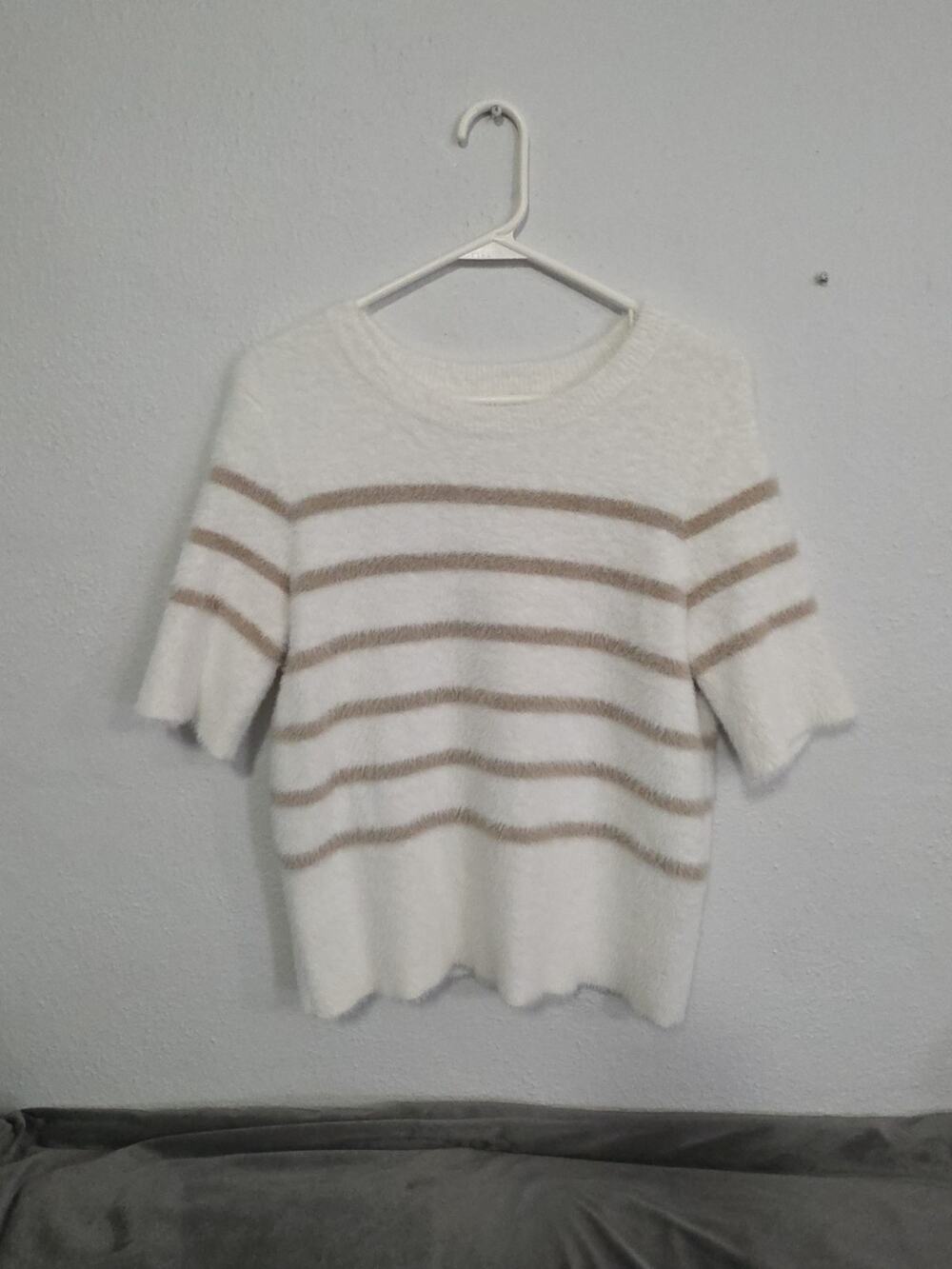 Bailey 44 Fuzzy Soft White Sweater Blouse With Tan Stripes Short Sleeve Size M